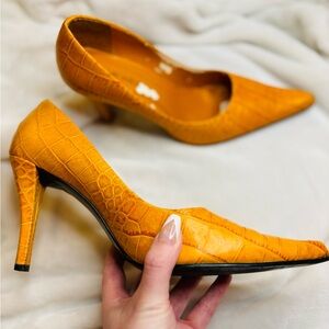 Nine West Orange Croc-embossed Leather Pumps Size 7 1/2